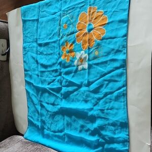 Sarong, shawl or halter.